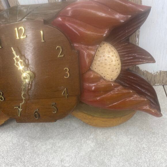 Vintage Retro MCM Carved Wood Wall Clock Floral Pattern Earth Tones battery - Picture 2 of 11